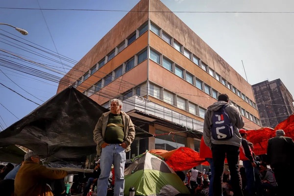 Campesinos levantan protesta en Asunción tras llegar a acuerdo con el gobierno - Revista PLUS
