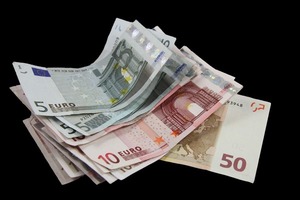 El euro a la baja por la inflación de EEUU y por debajo de la paridad - Revista PLUS