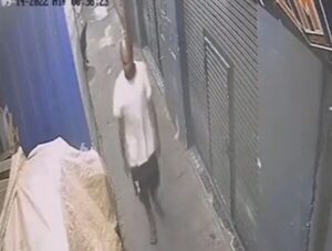Buscan identificar a supuesto incendiario de casillas del Mercado 4 · Radio Monumental 1080 AM