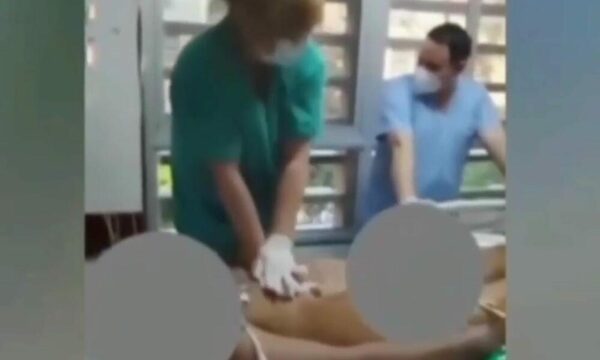 (VIDEO)Escándalo en hospital de Argentina: Médicos festejaban y reían en reanimación y paciente murió