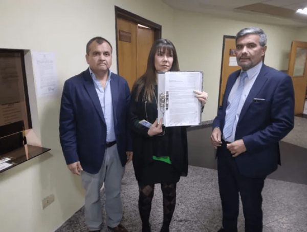 Diputados presentan dos libelos acusatorios contra el defensor del pueblo · Radio Monumental 1080 AM