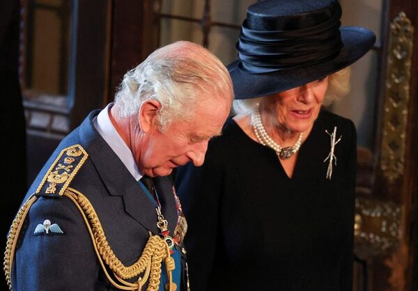 Carlos III estará hoy lejos de los focos: no saldrá de su residencia privada - Mundo - ABC Color
