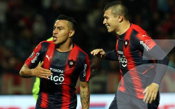 Crónica / [VIDEO] “Pika” Lucena celebró su gol con un beso. ¿A quien?