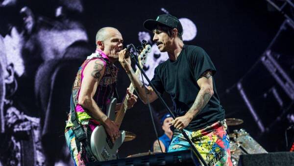 Crónica / [VIDEO] Famoso músico de Red Hot Chili Peppers pidió tereré ashá