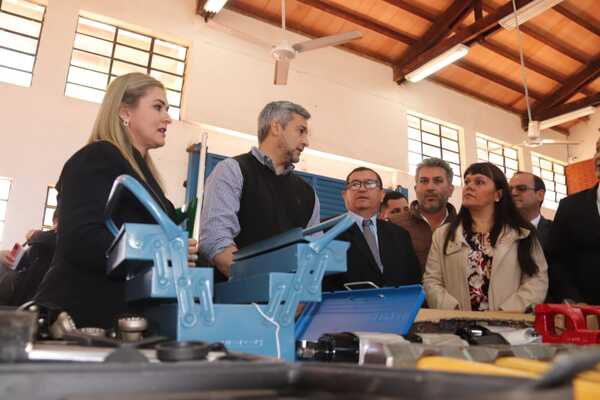 Inversiones fortalecen formación técnica y renuevan laboratorio automotriz de colegio encarnaceno - .::Agencia IP::.