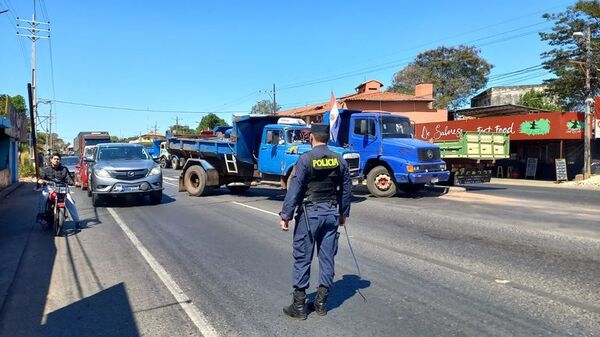 Marcha de camioneros, con congestión de tránsito pero sin incidentes en Ñemby - Nacionales - ABC Color