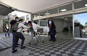 IPS: paciente con dos preinfartos es descuidado en un pasillo del Hospital Central, denuncian  - Nacionales - ABC Color