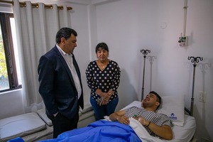 Ministro visitó a agentes penitenciarios heridos en incidente del penal de Concepción - .::Agencia IP::.