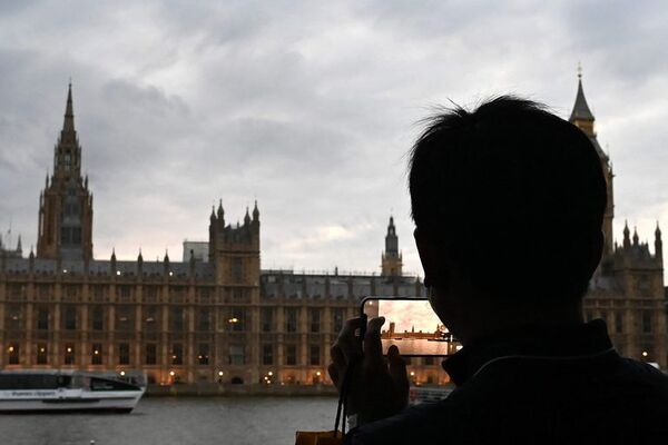 Turistas de medio mundo encandilados con el adiós a Isabel II - Viajes - ABC Color