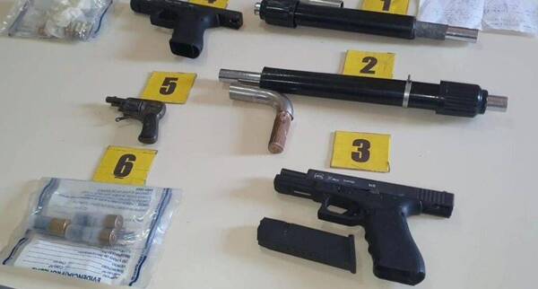 Diario HOY | Bajos salarios, "plata o plomo" y otros factores que alían a funcionarios de cárceles con mafias