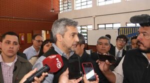 Mario Abdo anuncia que el precio del combustible bajará recién en 15 días
