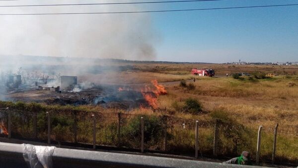 Bomberos reportan incendio de pastizal en zona de aeropuerto 