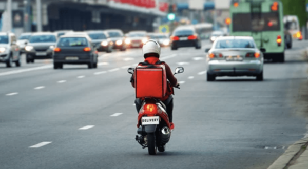 Deliverys crean aplicación para mejorar sus condiciones ante empresas | 1000 Noticias