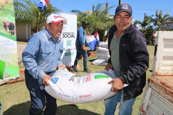 Gobierno asiste a pequeños productores agropecuarios de Ñeembucú - .::Agencia IP::.