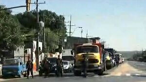 Camioneros advierten que coparán Asunción si no baja más el combustible