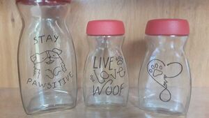 Venden frascos con diseños de animales para alimentar gatos