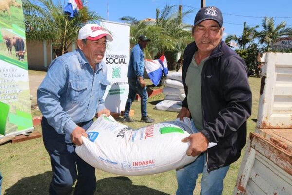 Productores agropecuarios de Ñeembucú recibieron ayuda del Gobierno - El Independiente