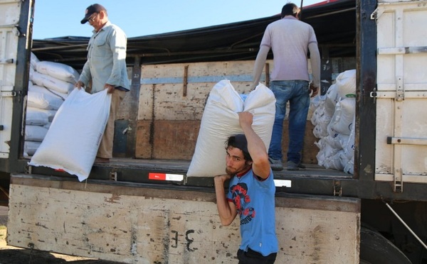 Pequeños productores agropecuarios de Ñeembucú recibieron asistencia del Gobierno