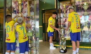 Suman trofeos a vitrina franqueña