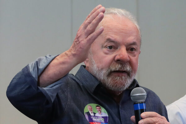 Lula quiere copiar el modelo español para proteger a los repartidores de aplicaciones - MarketData