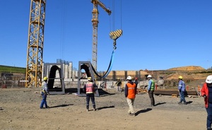 En Aña Cuá montan las primeras piezas fijas para proteger nuevas turbinas