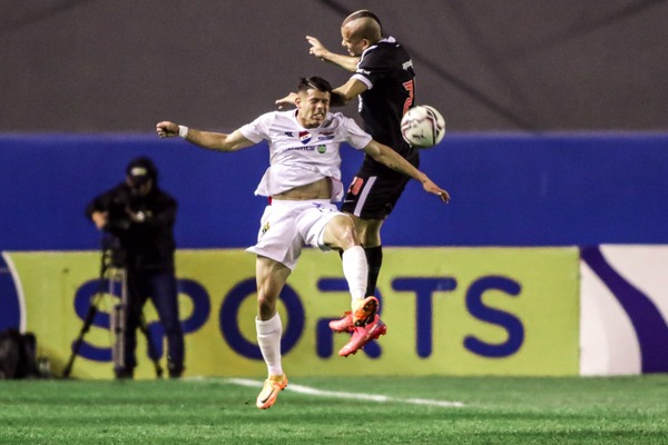 Nacional y Olimpia se “sacaron chispas”, pero no pasaron del empate | 1000 Noticias