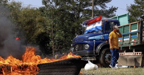 La Nación / Transportistas amenazan con sitiar Asunción mañana en caso de no lograr reducción del combustible
