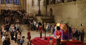 La Nación / Miles de personas dan el último adiós a Isabel II
