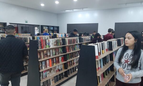 Habilitaron ayer una galería y una librería en el Centro Cultural “Mangoré” de CDE – Diario TNPRESS