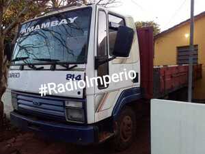 Policía detuvo a conductor e incautó camión de dudosa procedencia - Radio Imperio