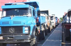 Camioneros cuestionan silencio de Gobierno para bajar precios de combustibles
