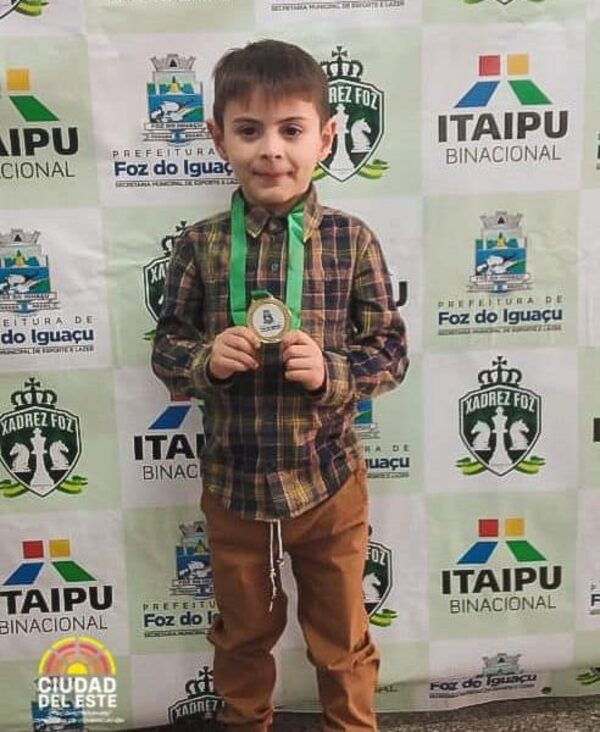 Alumno del CEM se destaca en competencia internacional de ajedrez