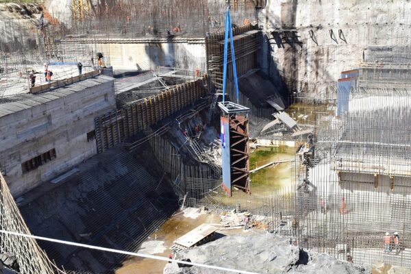 Aña Cuá avanza con el montaje de piezas fijas para proteger a las nuevas turbinas - El Trueno