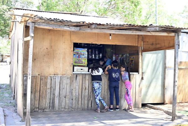 “Nenecho” no es capaz de reubicar a las familias que ocupan plazas céntricas - Nacionales - ABC Color