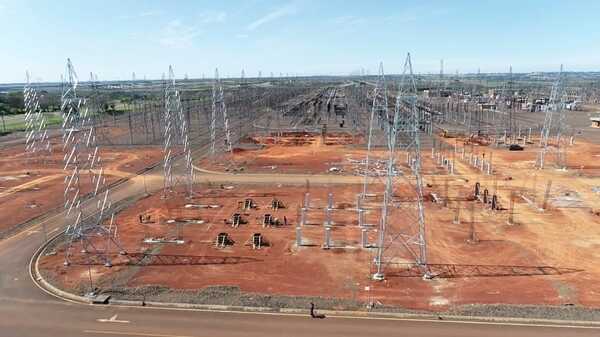 Verifican el avance de obras para ampliación de la SEMD de ITAIPU y la interconexión en 500 kV