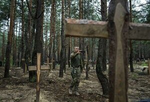 Zelenski denuncia el descubrimiento de 450 cuerpos en una ‘fosa común’ de Izium