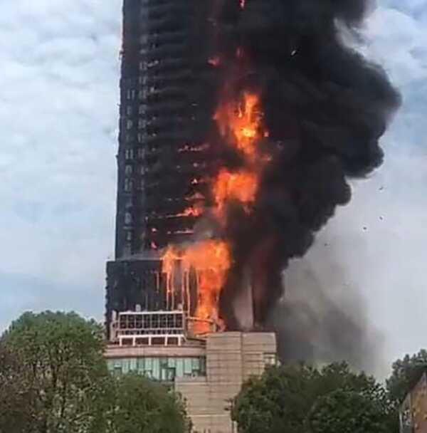 (VIDEO)¡Edificio en China ardió en llamas!
