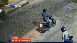 Terrible impotencia: Motochorros roban moto a delivery | Noticias Paraguay