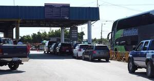 La Nación / Buses de larga distancia deben cruzar por Encarnación-Posadas por cierre en Falcón