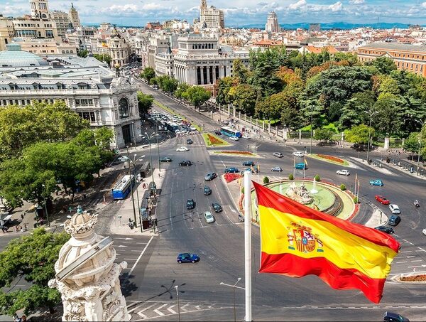 España busca trabajadores de mandos medios, para el campo y hostelerías · Radio Monumental 1080 AM