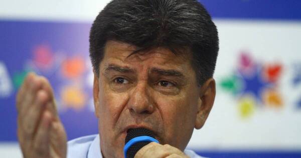 La Nación / Piden a Efraín Alegre renunciar a la política: “Es un toro candil que espanta”, afirman