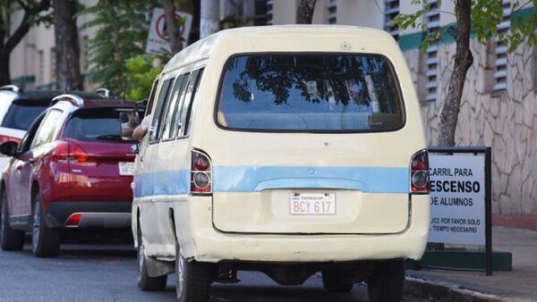 Transportistas escolares cierran en forma intermitente 4 Mojones