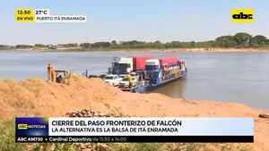 Pase en balsa por cierre de frontera en Falcón  - ABC Noticias - ABC Color