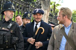 Beckham, en la cola para ver la capilla ardiente de la reina - Gente - ABC Color