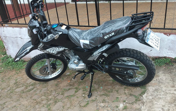 Mientras joven participaba de una actividad deportiva robaron su motocicleta en Coronel Oviedo – Prensa 5