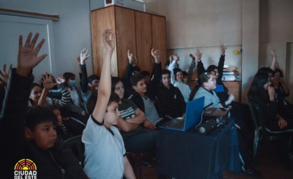 Charlas en escuelas de CDE sobre educación ambiental