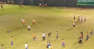 Crónica / [VIDEO] ¡Llovieron los puños! Batalla campal en la Liga Fernandina