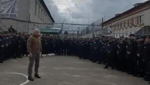 Filtran vídeo que muestra cómo en la prisión rusa reclutan a reos para la guerra | 1000 Noticias