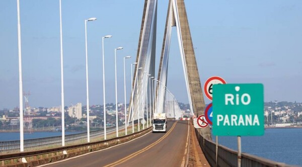 Diario HOY | Ante cierre en Falcón, buses utilizarán puente de Encarnación para cruzar a Argentina