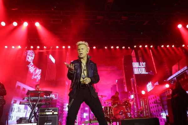 Diario HOY | Billy Idol a puro punk/rock hizo vibrar a sus fanáticos en el Jockey